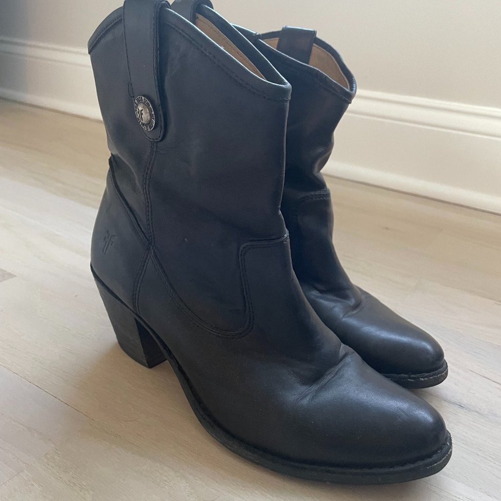 Frye Jackie Button Short